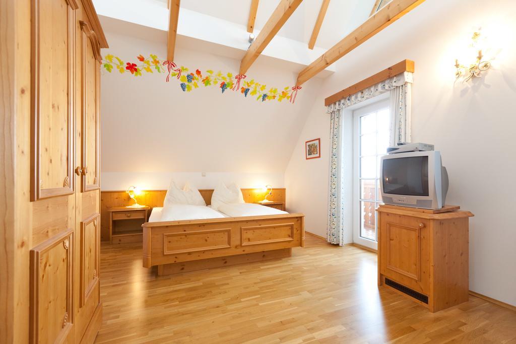Weingut Seiner Vlg. Kraxner Villa Greisdorf ภายนอก รูปภาพ