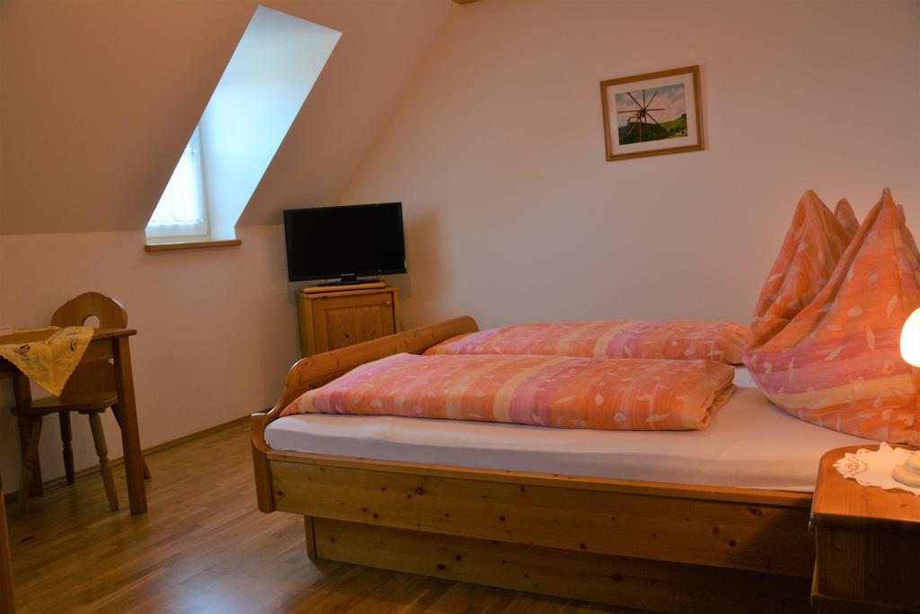 Weingut Seiner Vlg. Kraxner Villa Greisdorf ภายนอก รูปภาพ