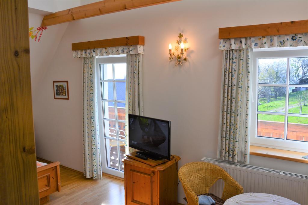 Weingut Seiner Vlg. Kraxner Villa Greisdorf ภายนอก รูปภาพ